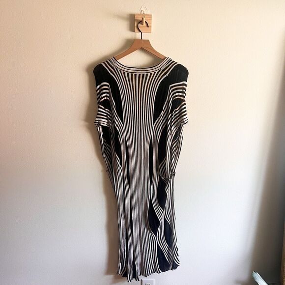 Kerisma Loose Fit Swim Coverup O/S - Picture 3 of 5